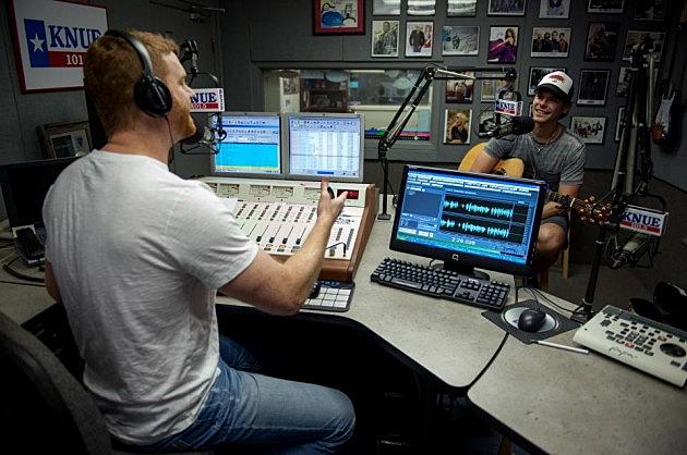 Radio Texas, LIVE! | Country 105.1 The Wolf (WJZM)